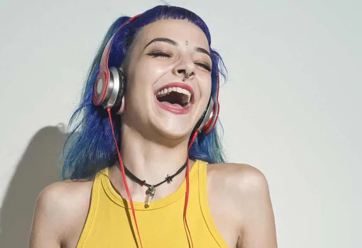Jeune fille qui chante