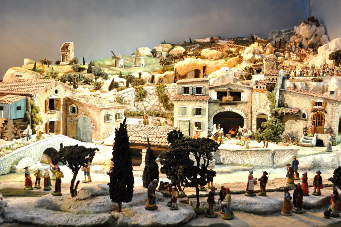 Un village provençal reproduit avec des santons provençaux © DR