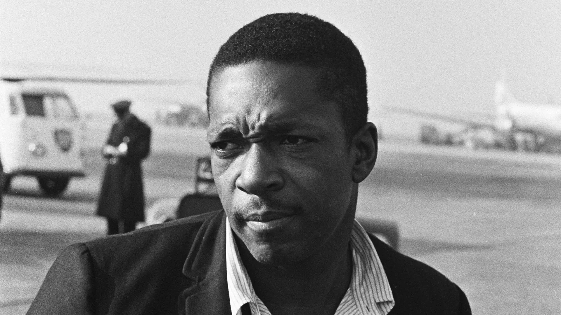 John Coltrane à l'aéroport de Schipol - Photo : Hugo van Gelderen