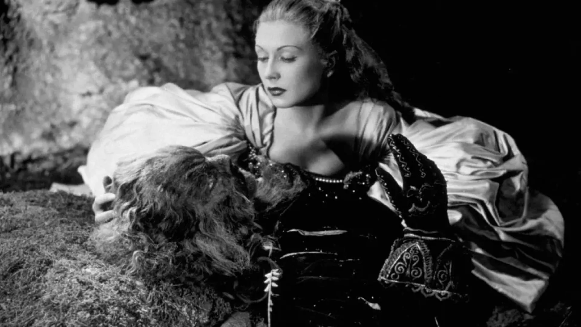 Josette Day et Jean Marais dans La Belle et la Bête de Jean Cocteau (1946) ©Getty - Sunset Boulevard  Corbis