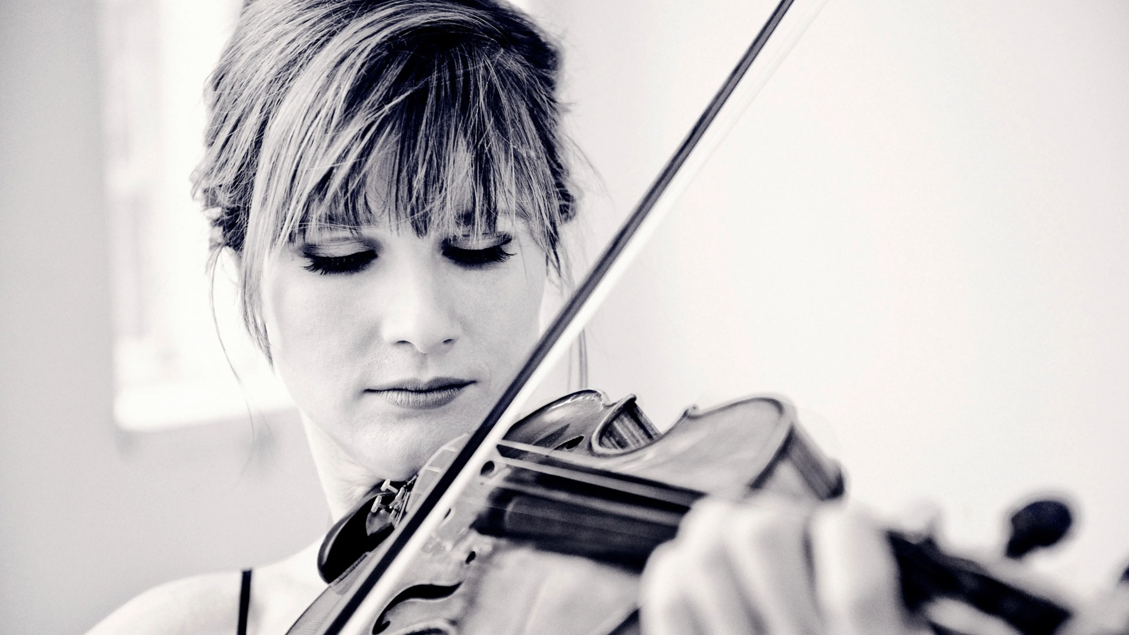 BATIASHVILI-Lisa-2012-%28credit-Anja-Frers-and-DG%29-3o.jpg Lisa Batiashvili