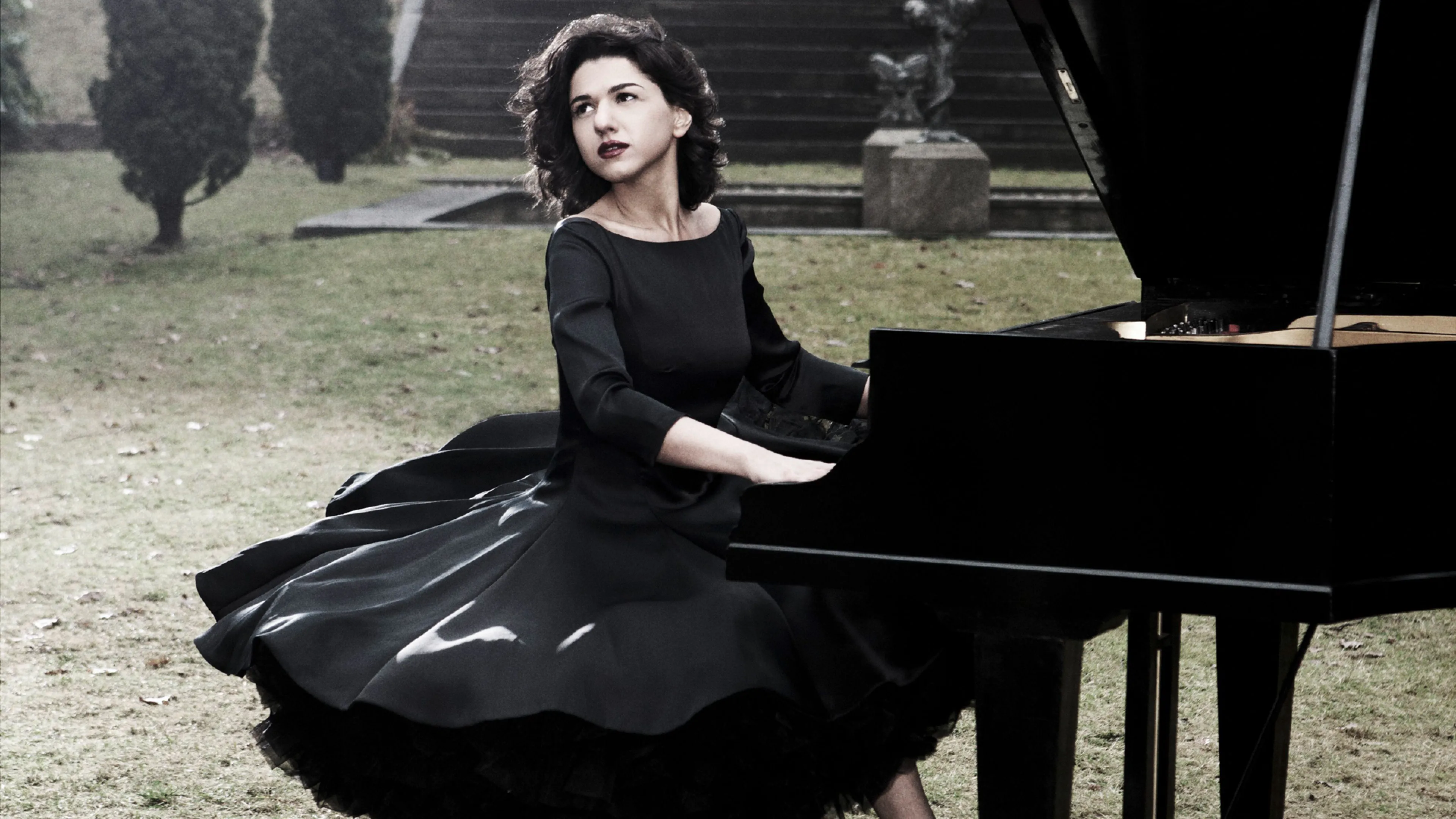 BUNIATISHVILI-KHATIA_credit_Esther-Haaseo.jpg Khatia Buniatishvili