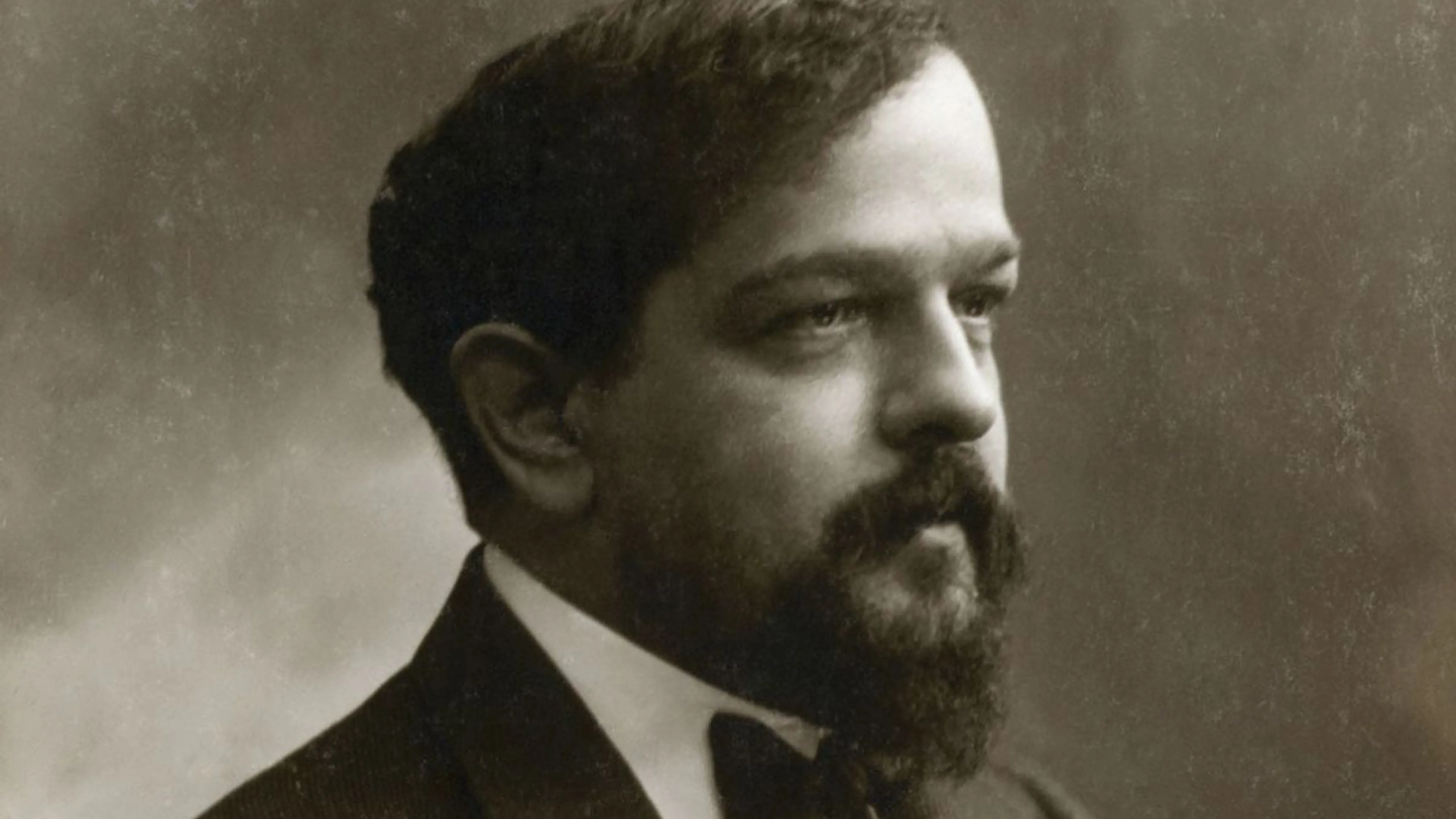 Claude_Debussy_ca_1908%2C_foto_av_F%C3%A9lix_Nadar-1920.jpg