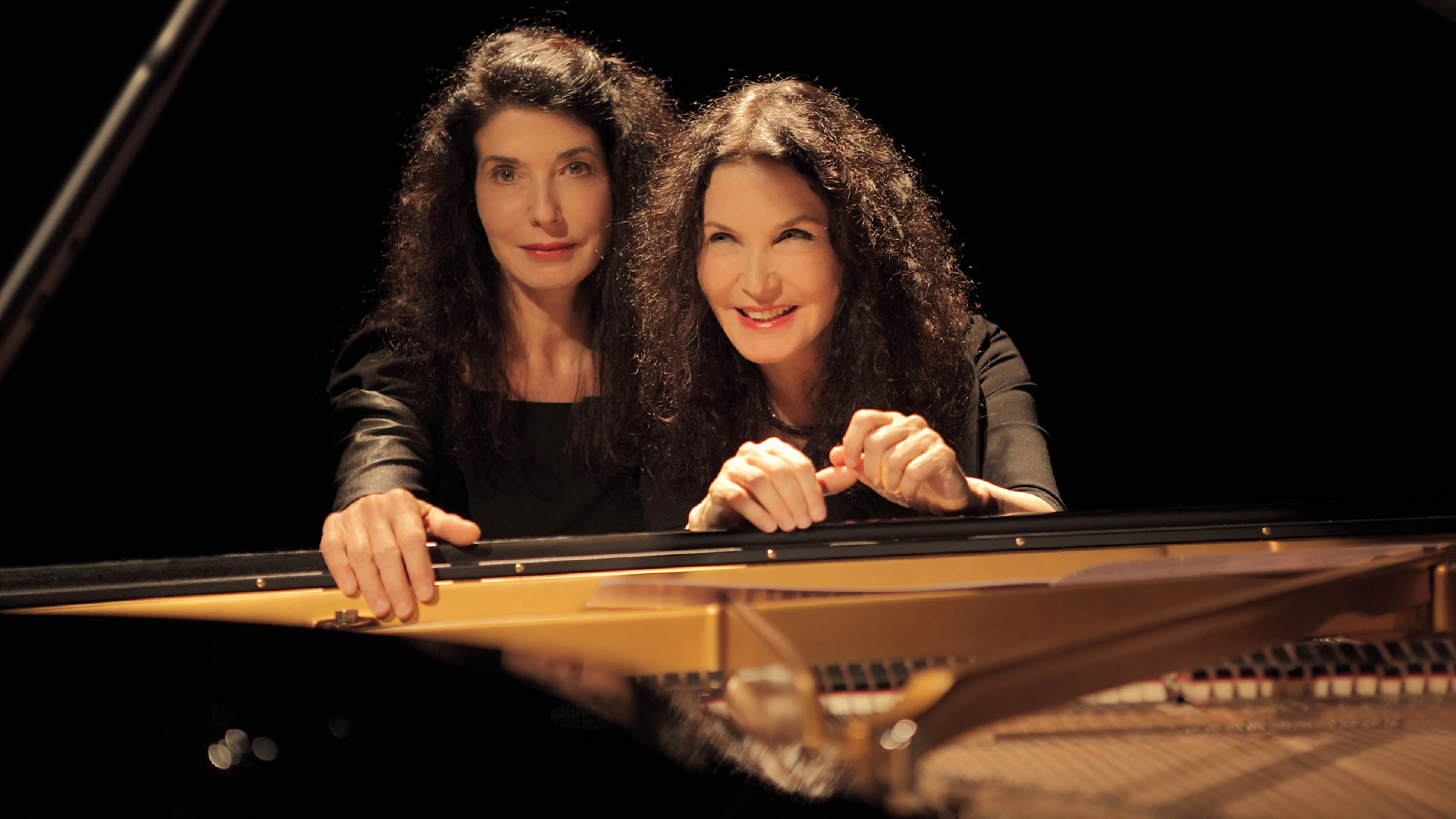 Lab%C3%A8que-katia-et-Marielle-Umberto-Nicoletti-O.jpg Katia et Marielle Labèque
