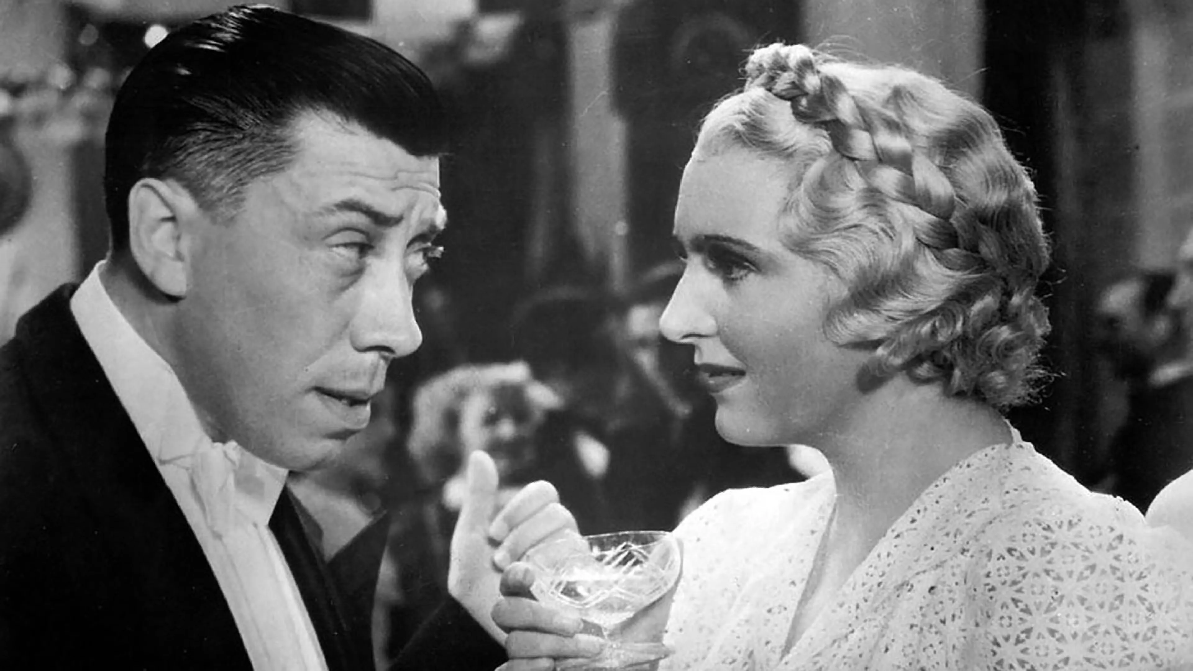 Marie-Bell-and-Fernandel-in-Un-carnet-de-bal-O.jpg Marie Bell et Fernandel fans Un carnet de bal (1937), un film de Julien Duvivier