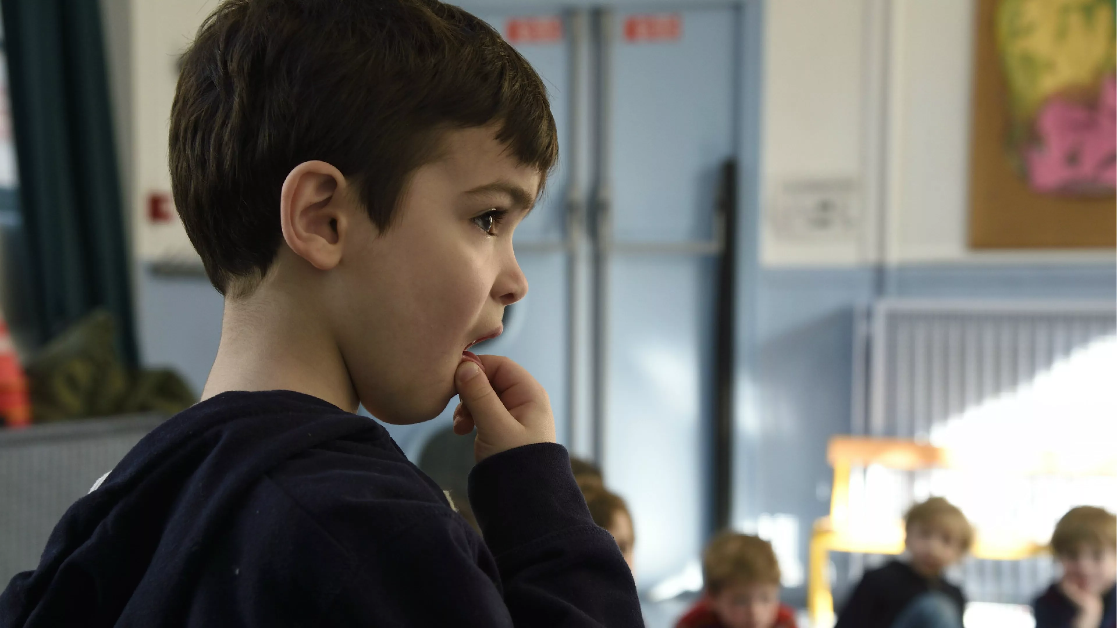 Portrait d'enfant en atelier d'éveil
