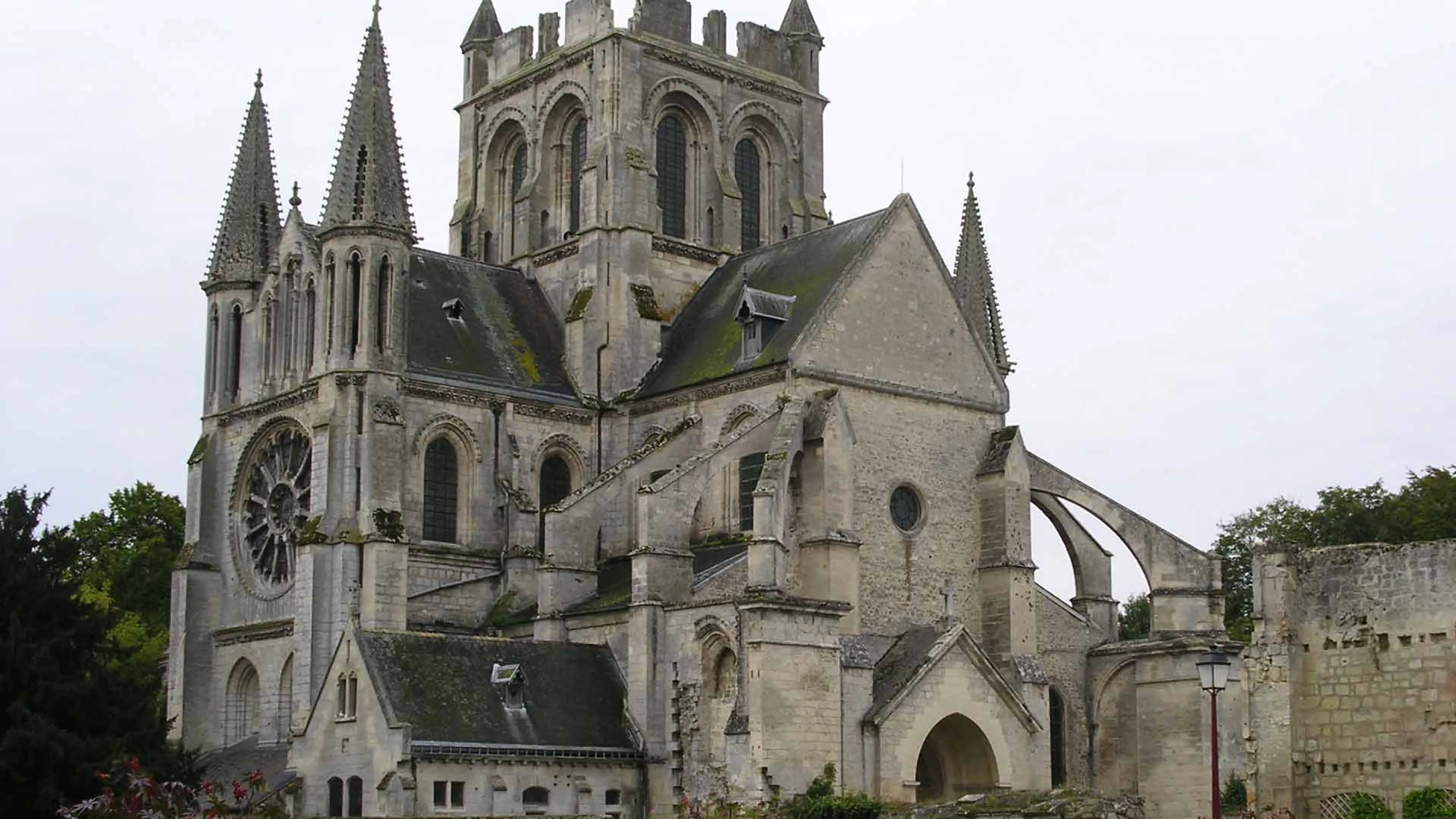 collegiale_saint-yved_braine.jpg Collégiale Saint-Yved de Braine