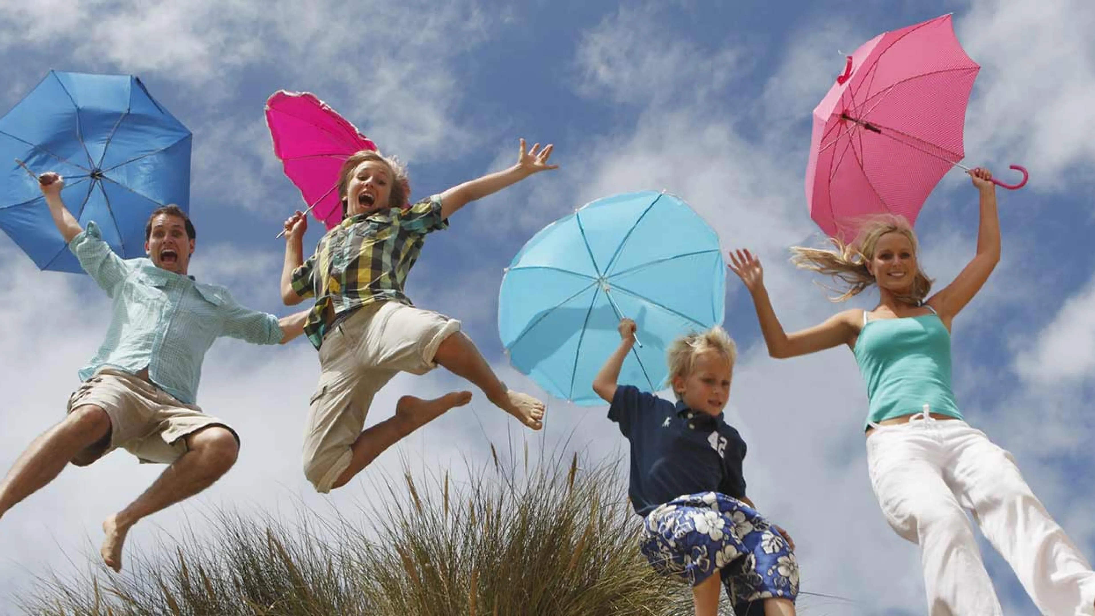 Peter Cade - Getty 2022 enfants aux parapluies