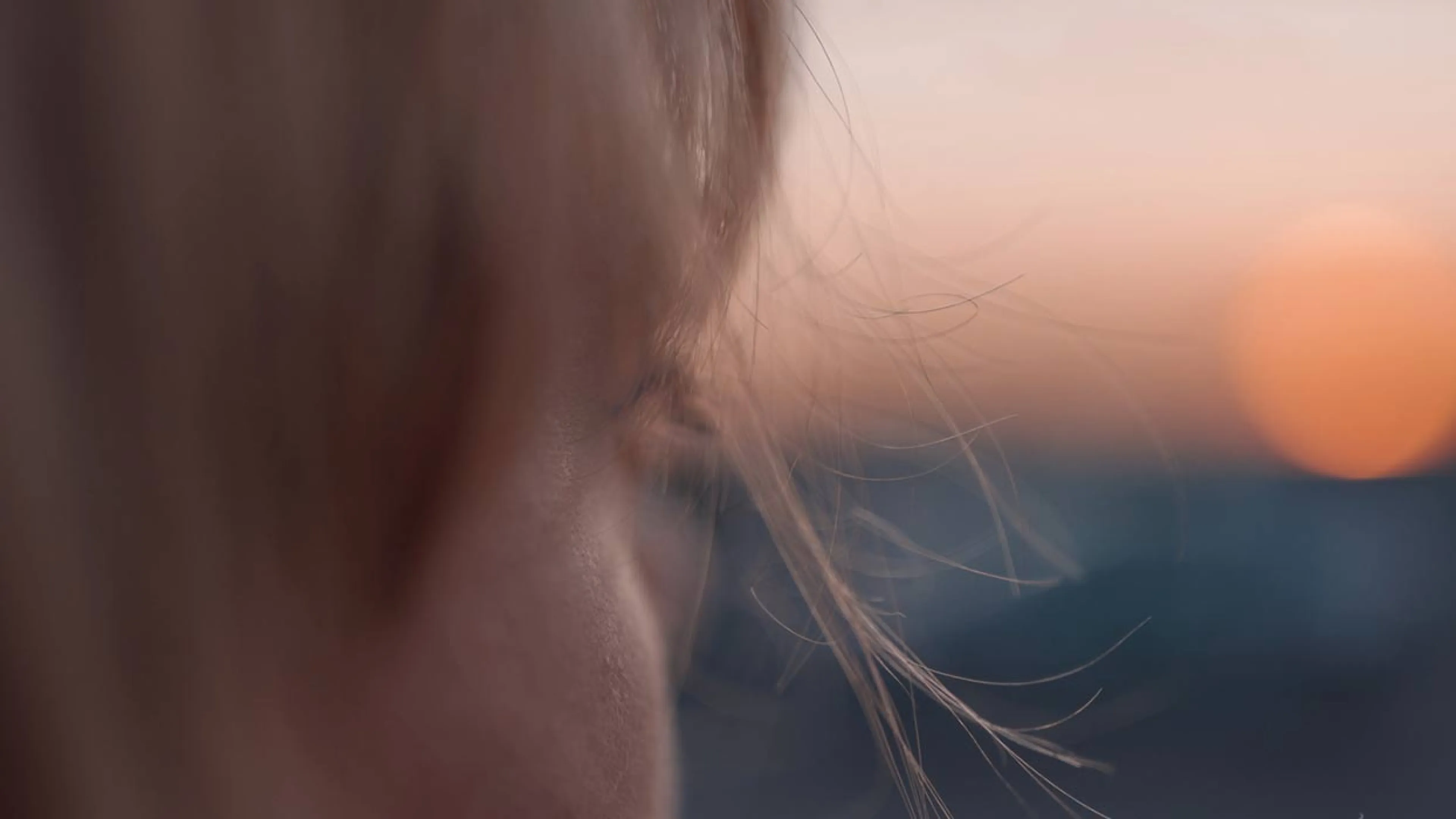 Masha Raymers - Getty 2022 fillette devant le soleil couchant